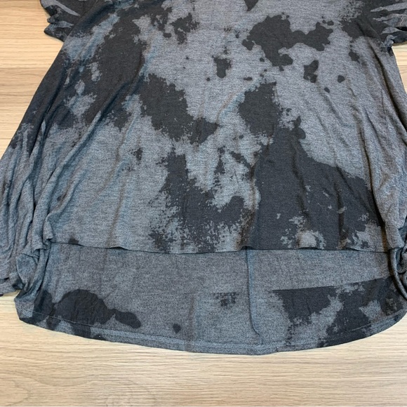 Plus Size Tie Dye Flowing Tunic Top - Picture 4 of 5